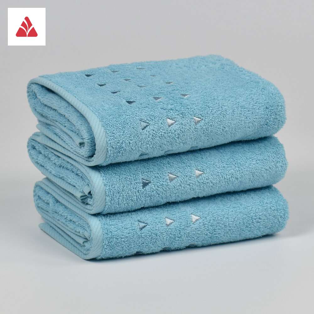 Peškir Triangl svetlo plava